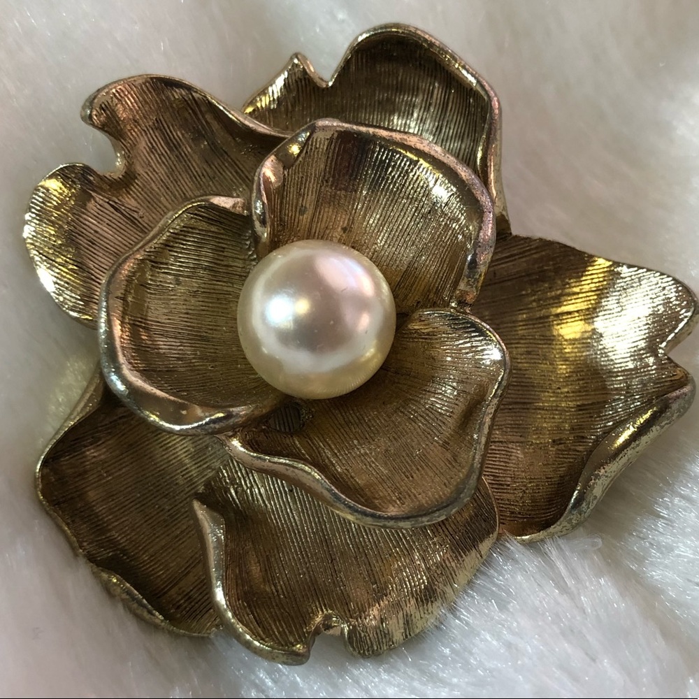 Gold Flowered Brooch w/ Pearl